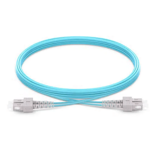 What are the advantages and disadvantages of OM3 and OM4 multimode fiber?