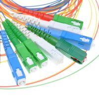 O que torna os conectores de fibra MTP um componente-chave no cabeamento de alta densidade?