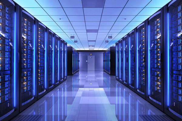 Comparando data centers locais e serviços em nuvem